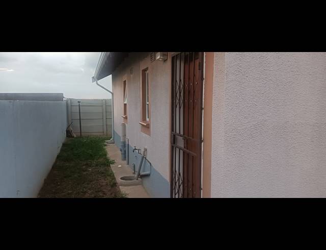 2 BEDROOM FREEHOLD FOR SALE IN SALFIN